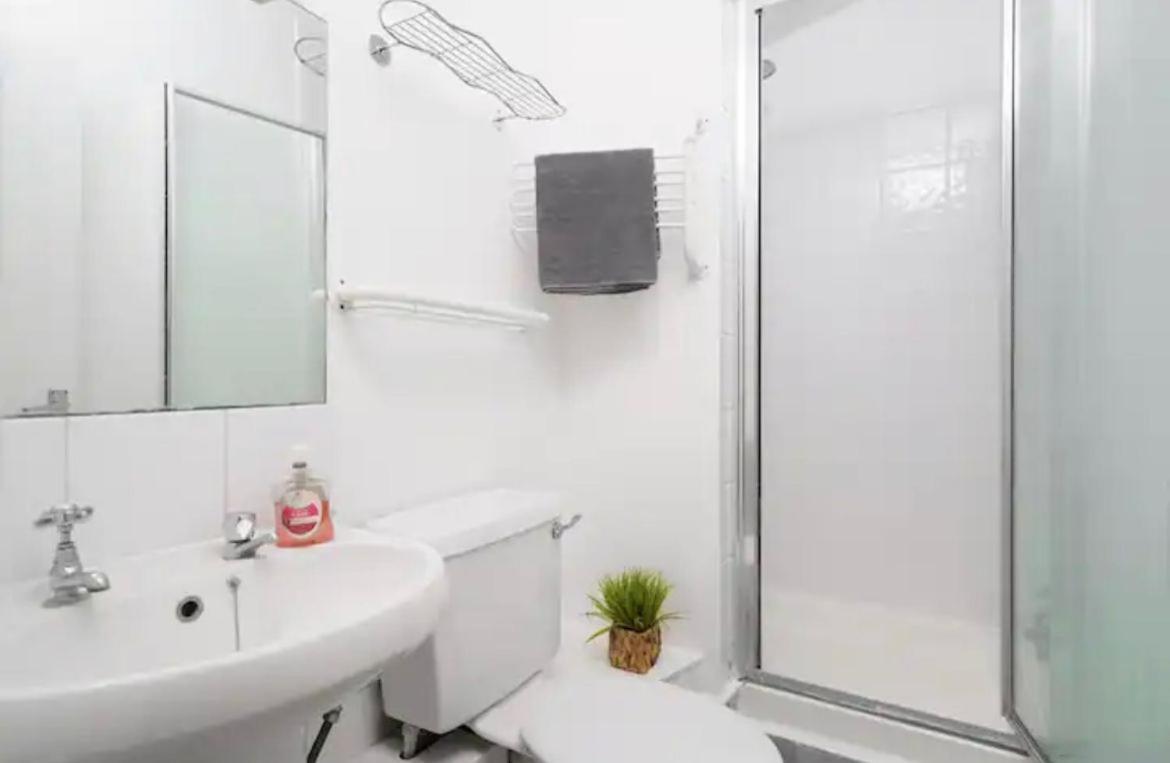 2 Bedroom Flat Sw9 -2min Walk From Brixton Station, Free Off Road Parking Lejlighed