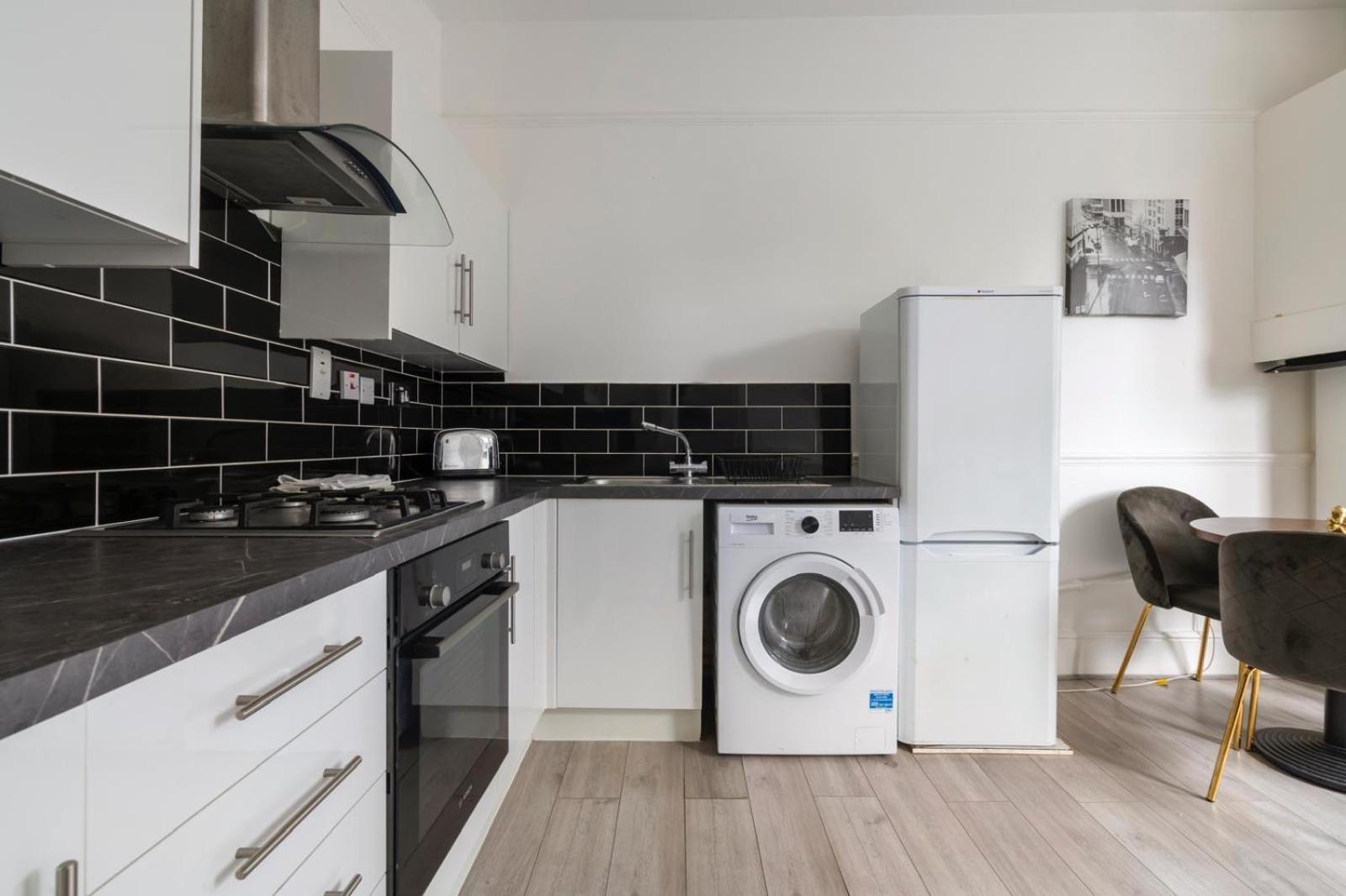 2 Bedroom Flat Sw9 -2min Walk From Brixton Station, Free Off Road Parking Lejlighed