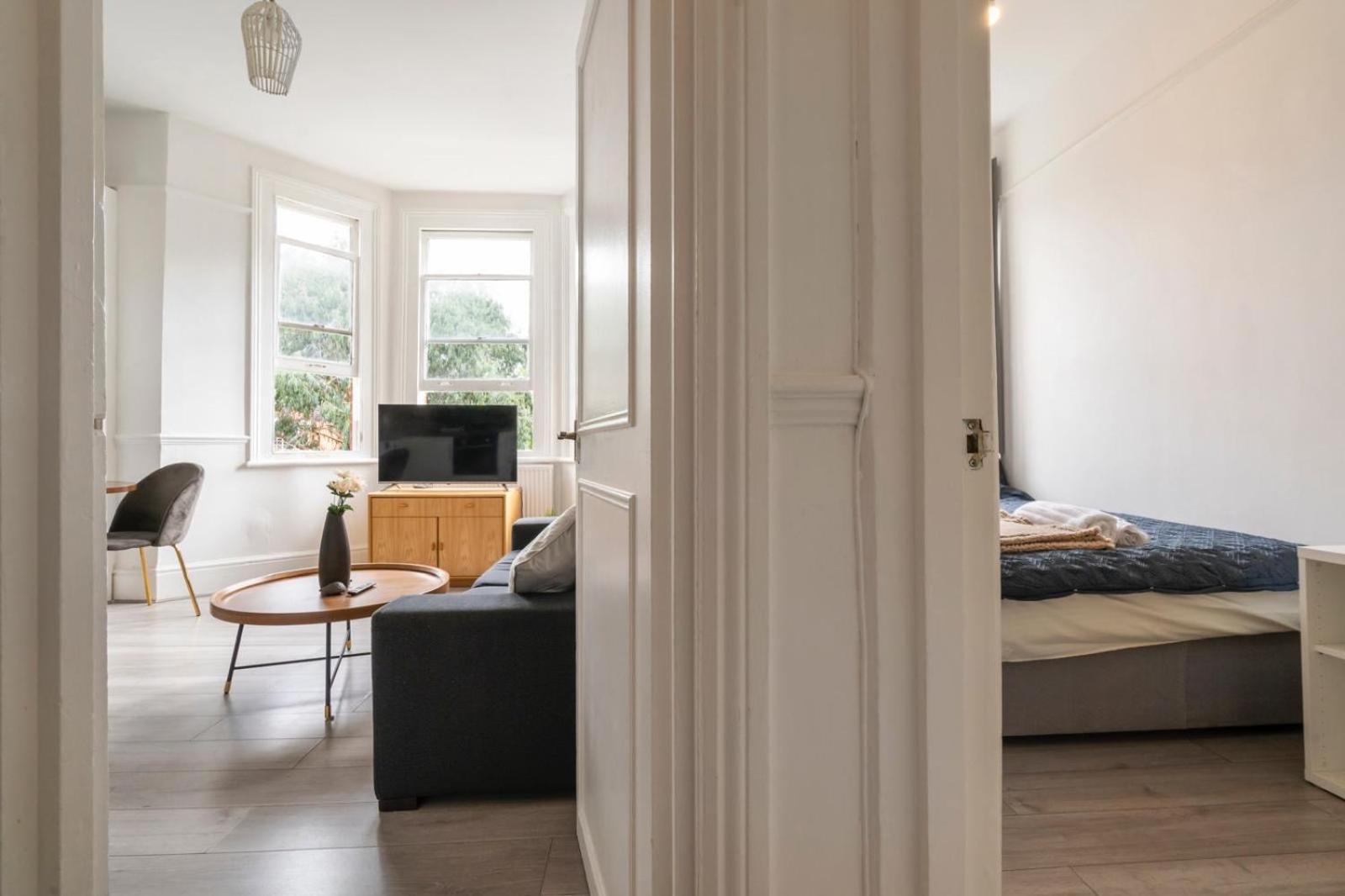 Lejlighed 2 Bedroom Flat Sw9 -2min Walk From Brixton Station, Free Off Road Parking