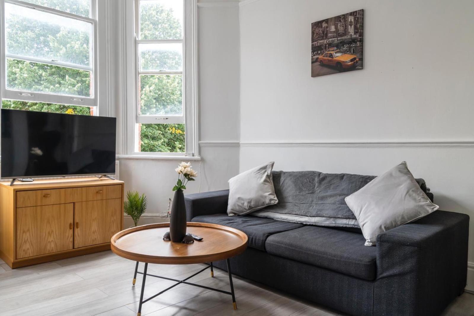 2 Bedroom Flat Sw9 -2min Walk From Brixton Station, Free Off Road Parking Lejlighed