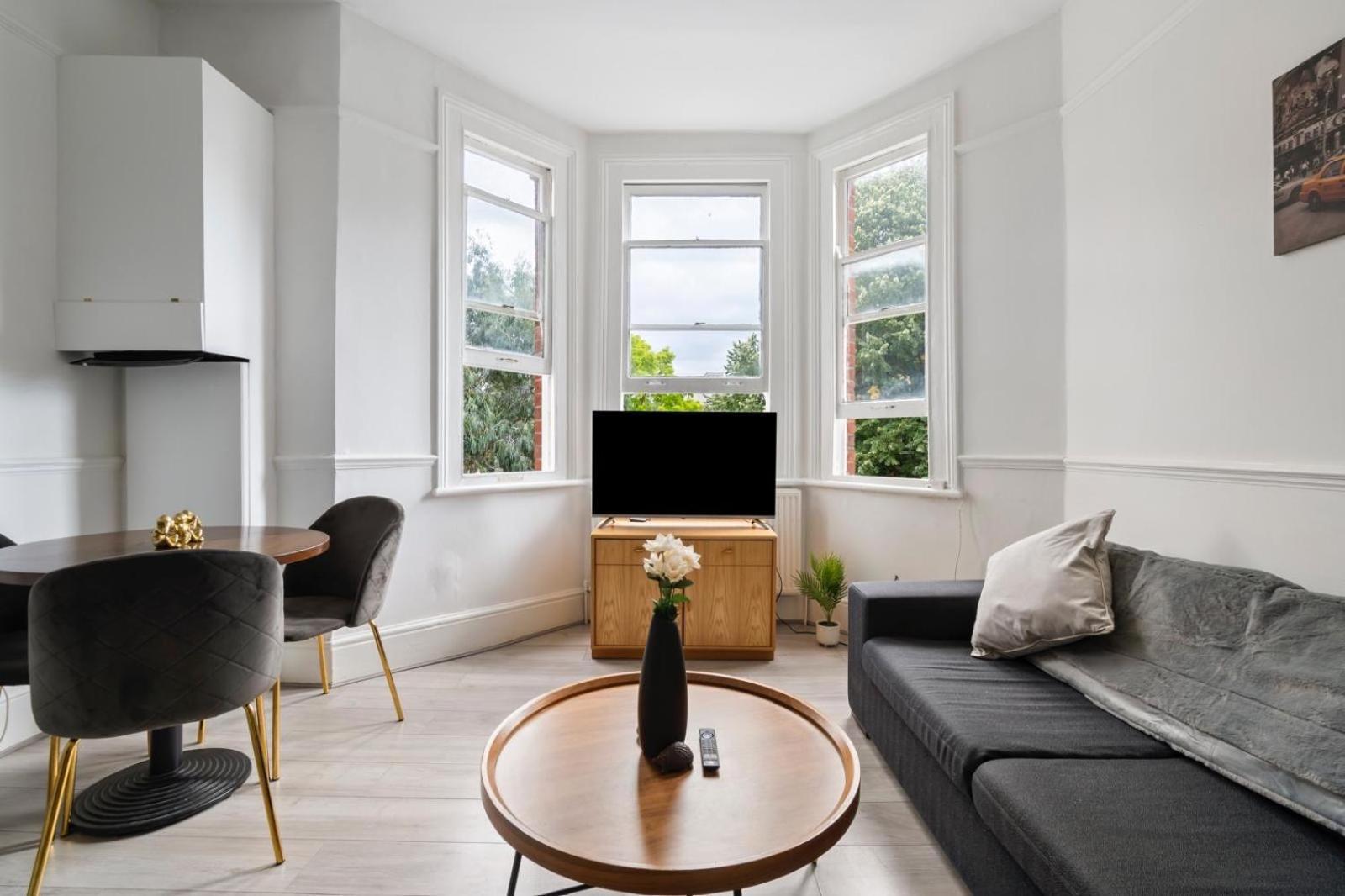Lejlighed 2 Bedroom Flat Sw9 -2min Walk From Brixton Station, Free Off Road Parking *