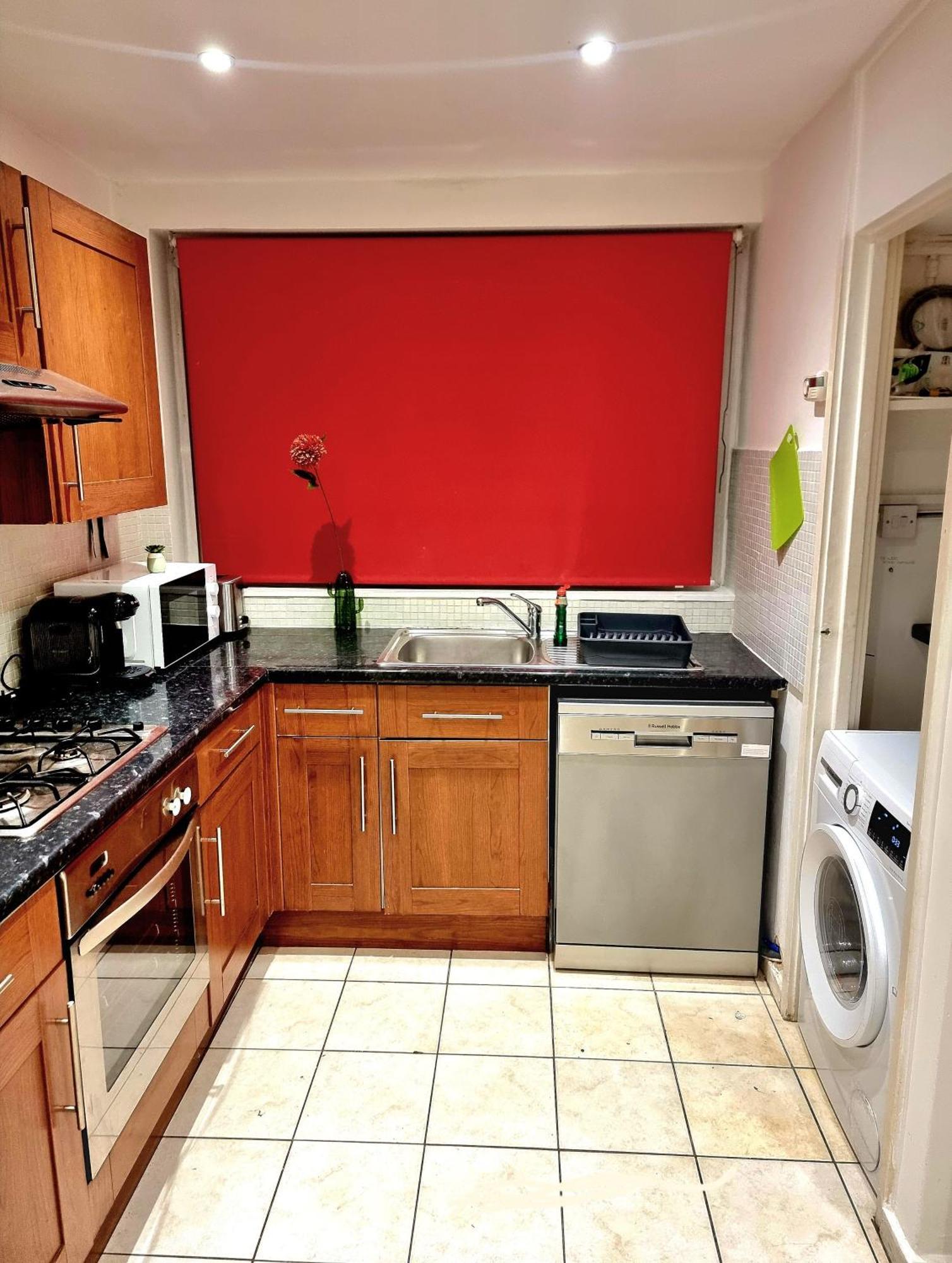 Charming 4 Bedroom Duplex With Private Entrance Feriehus