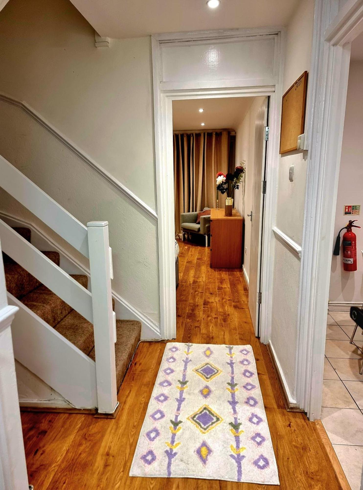 Charming 4 Bedroom Duplex With Private Entrance Feriehus *