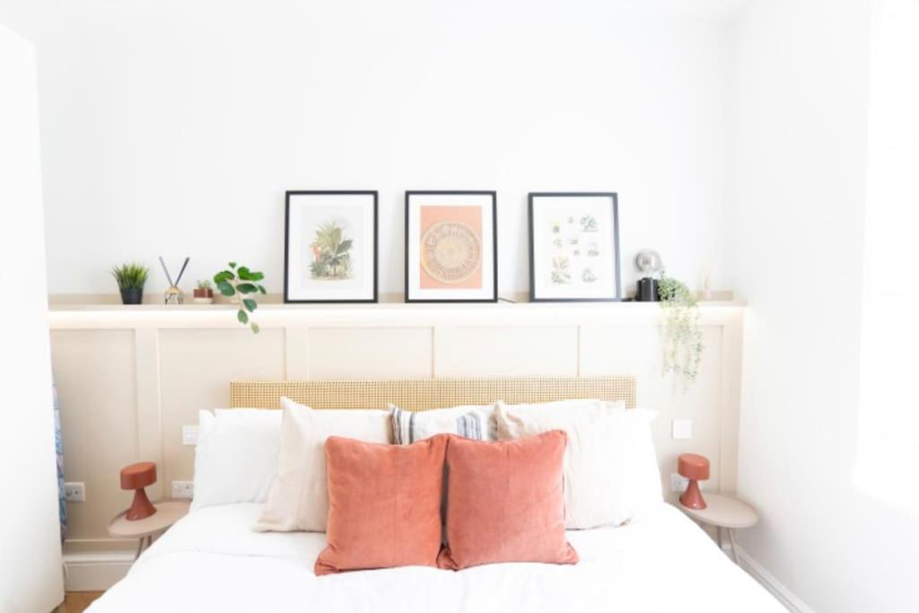 Stunning Cosy Near 02, Canary Wharf Apartment London