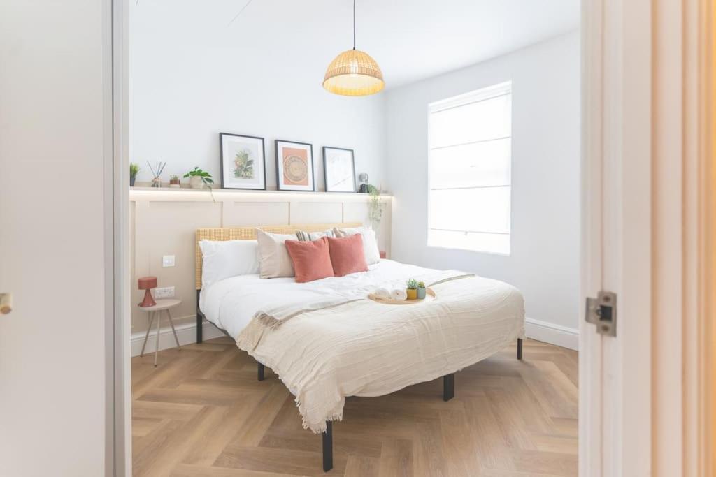 Stunning Cosy Near 02, Canary Wharf Apartment *