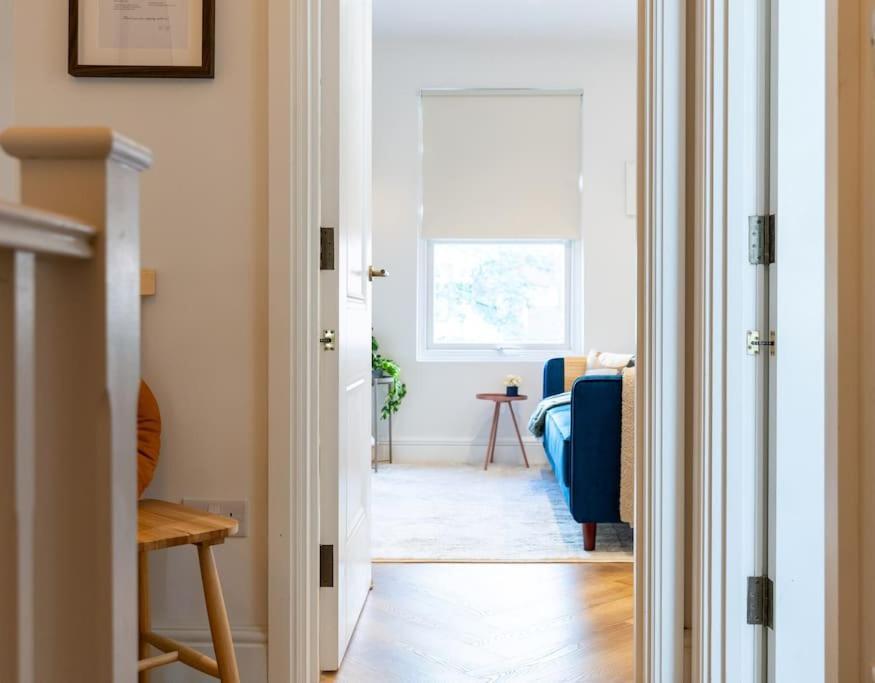 Apartment Stunning Cosy Near 02, Canary Wharf *