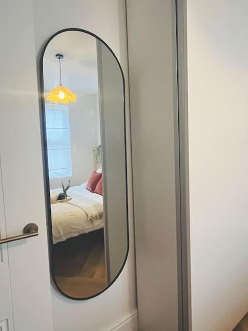 Stunning Cosy Near 02, Canary Wharf Apartment London
