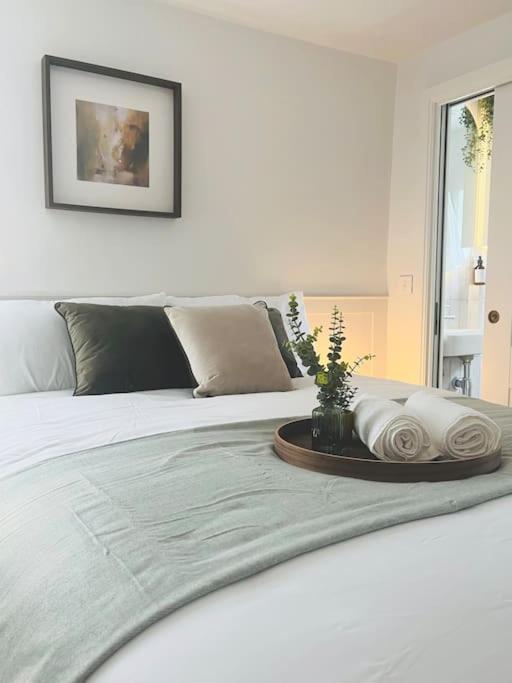 Apartment Stunning Cosy Near 02, Canary Wharf London