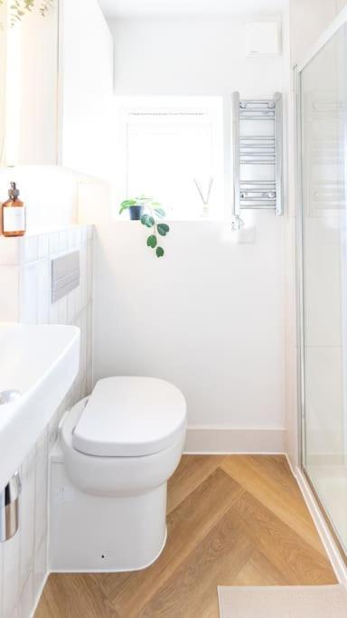 Stunning Cosy Near 02, Canary Wharf London
