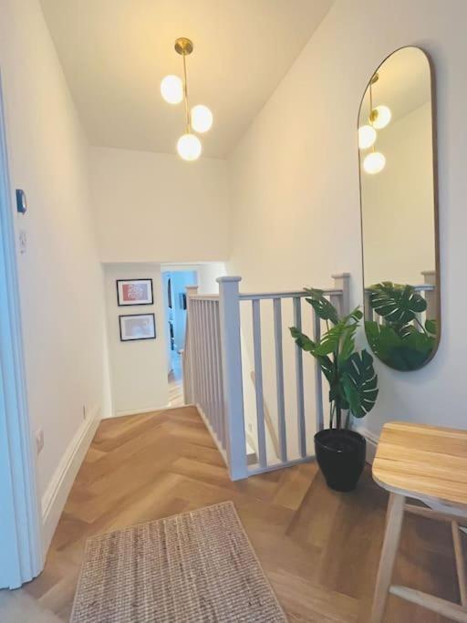 Stunning Cosy Near 02, Canary Wharf Apartment