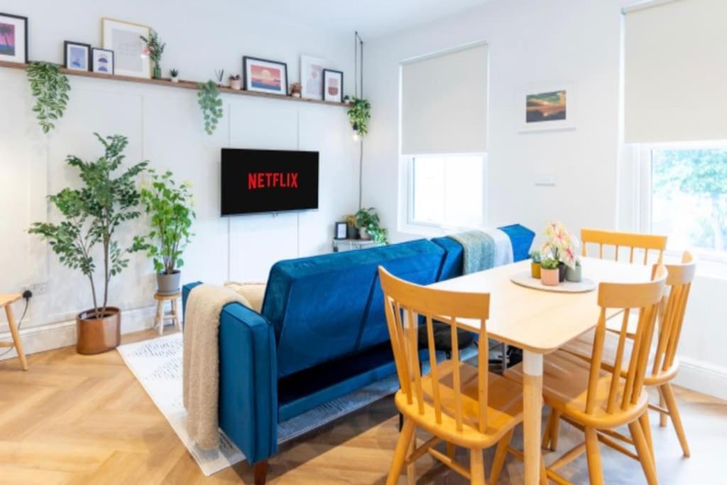 Apartment Stunning Cosy Near 02, Canary Wharf *
