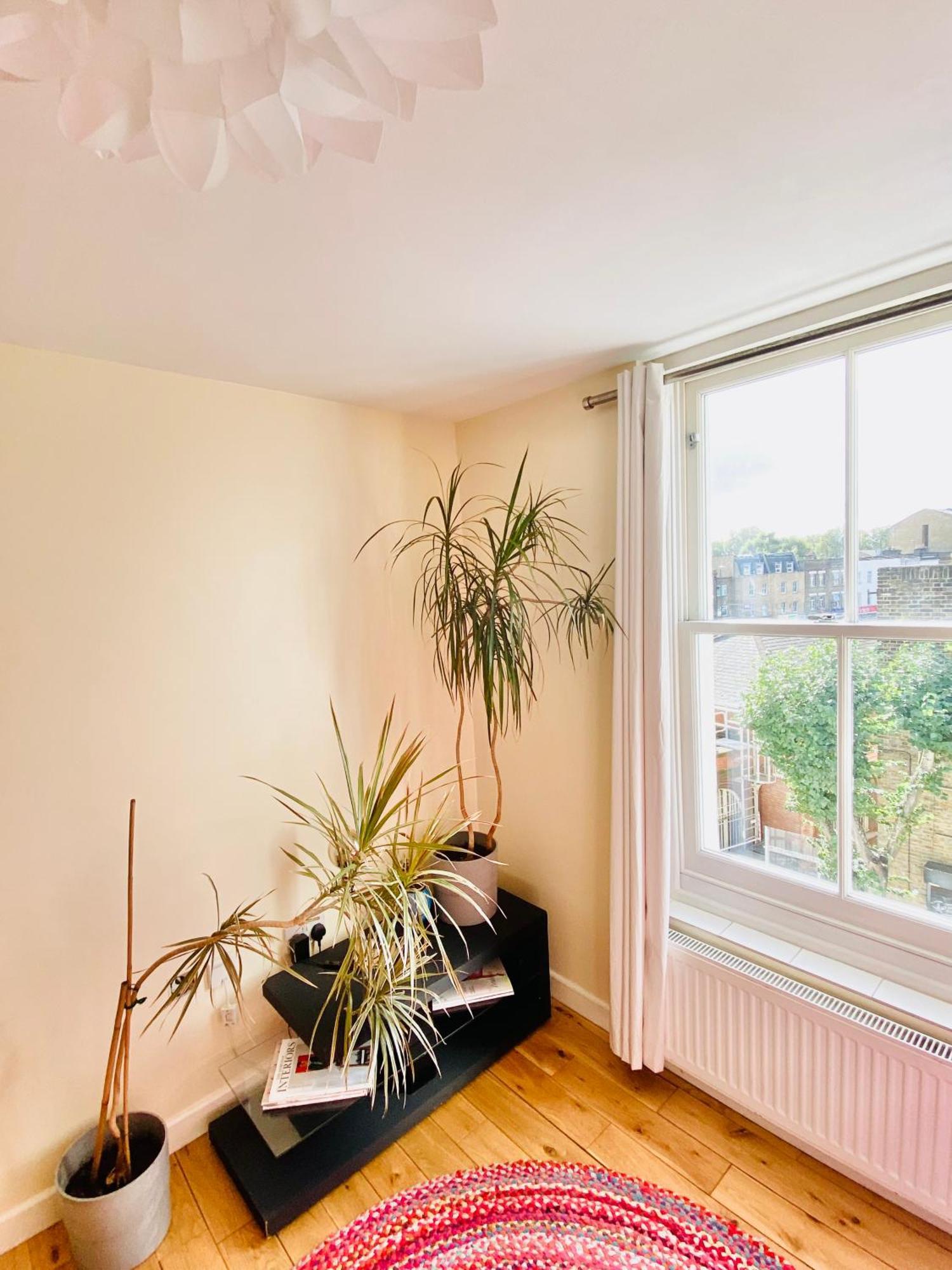 London's East End 2 Bedroom * Londra