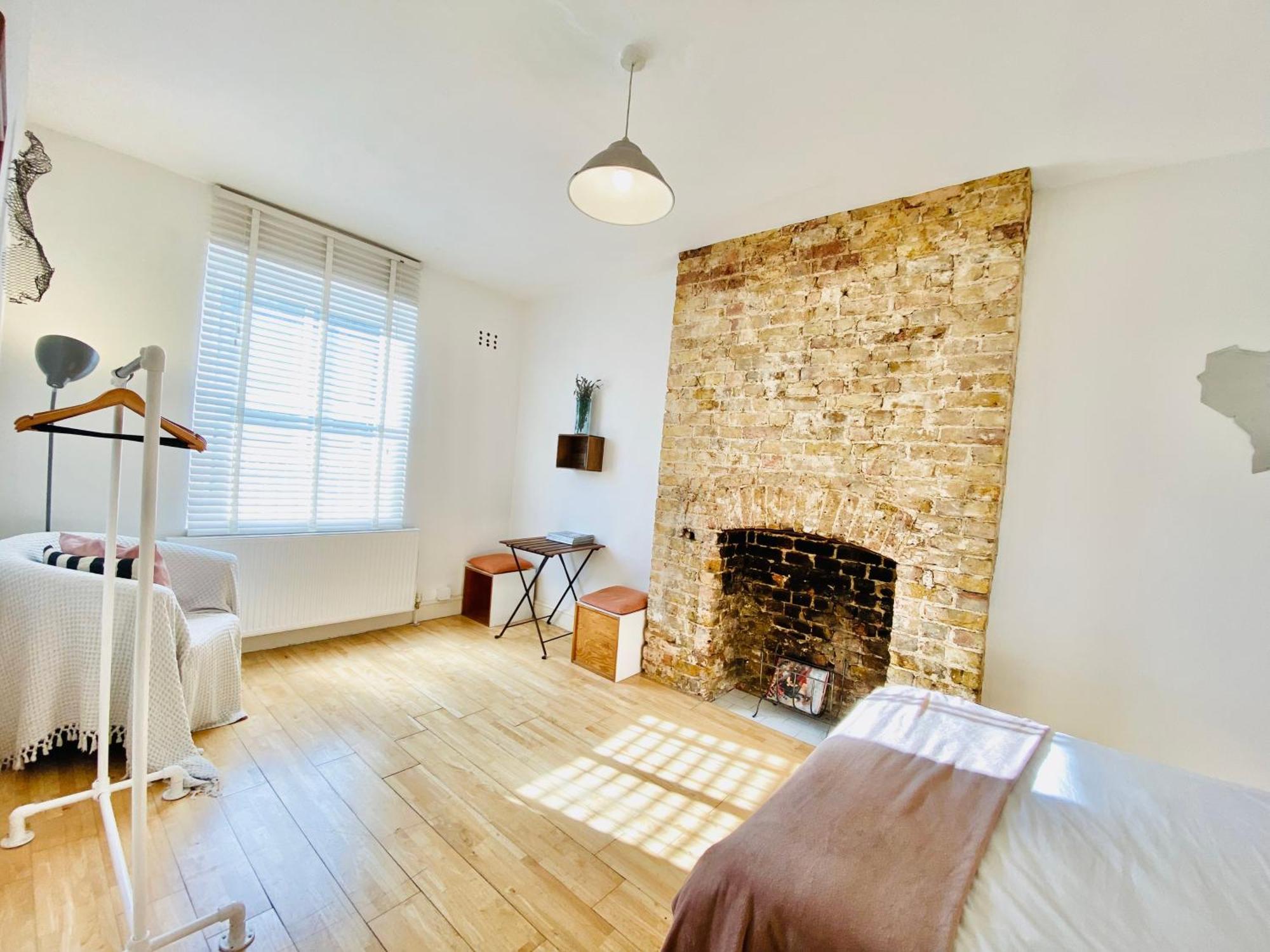 London's East End 2 Bedroom Appartamento