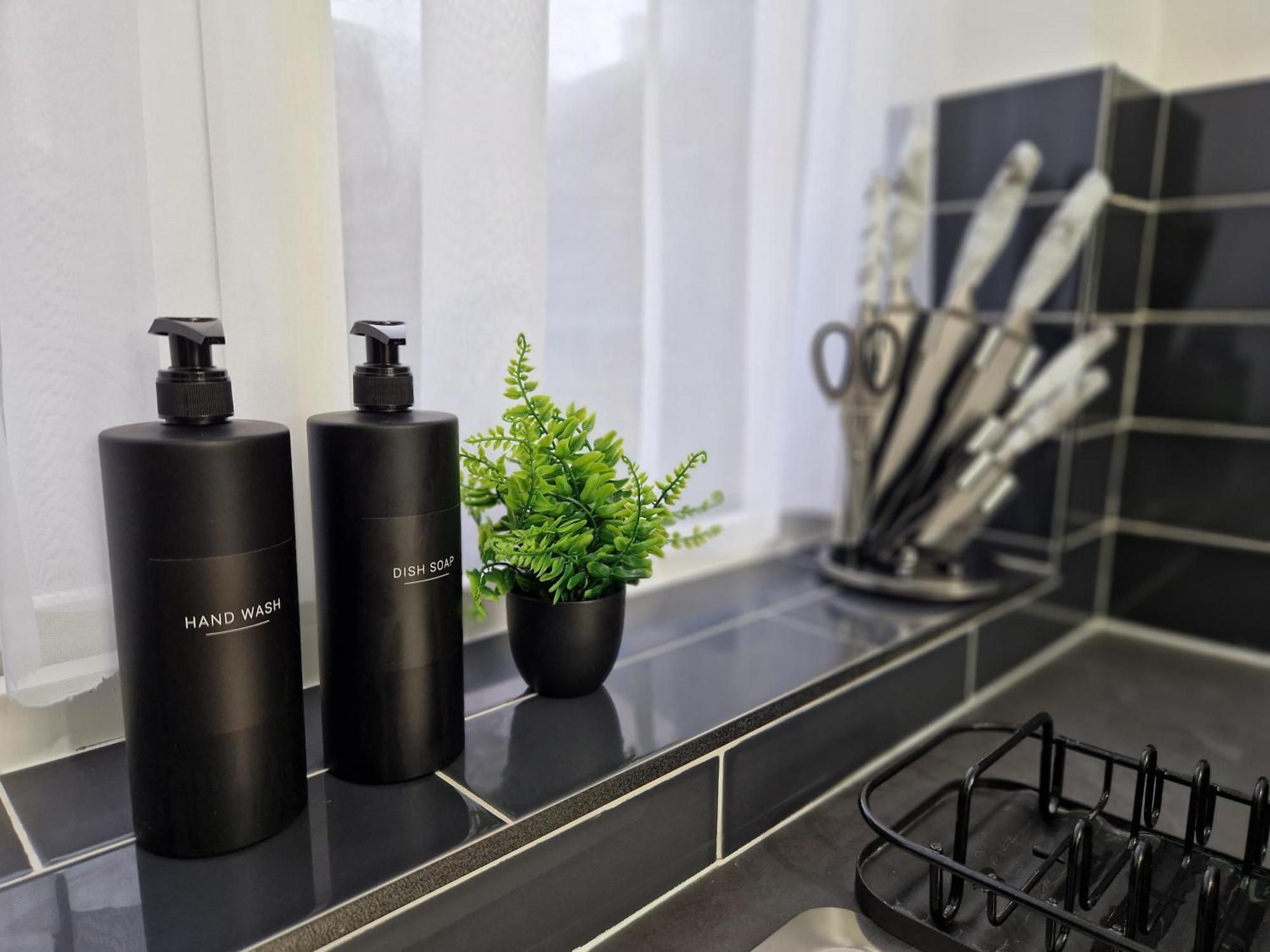 Apartment Excel Airport King Beds Garden *