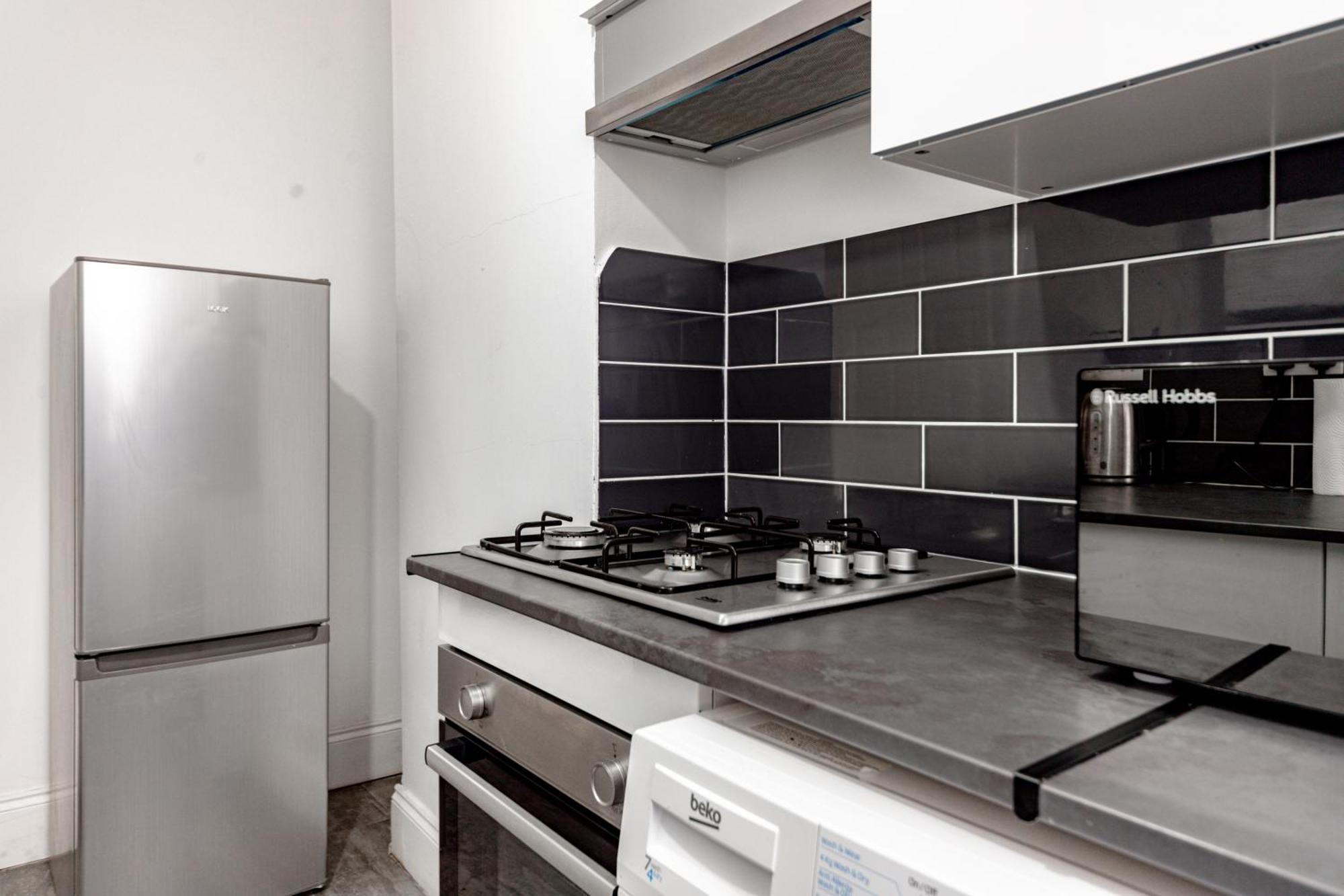 Apartment Excel Airport King Beds Garden