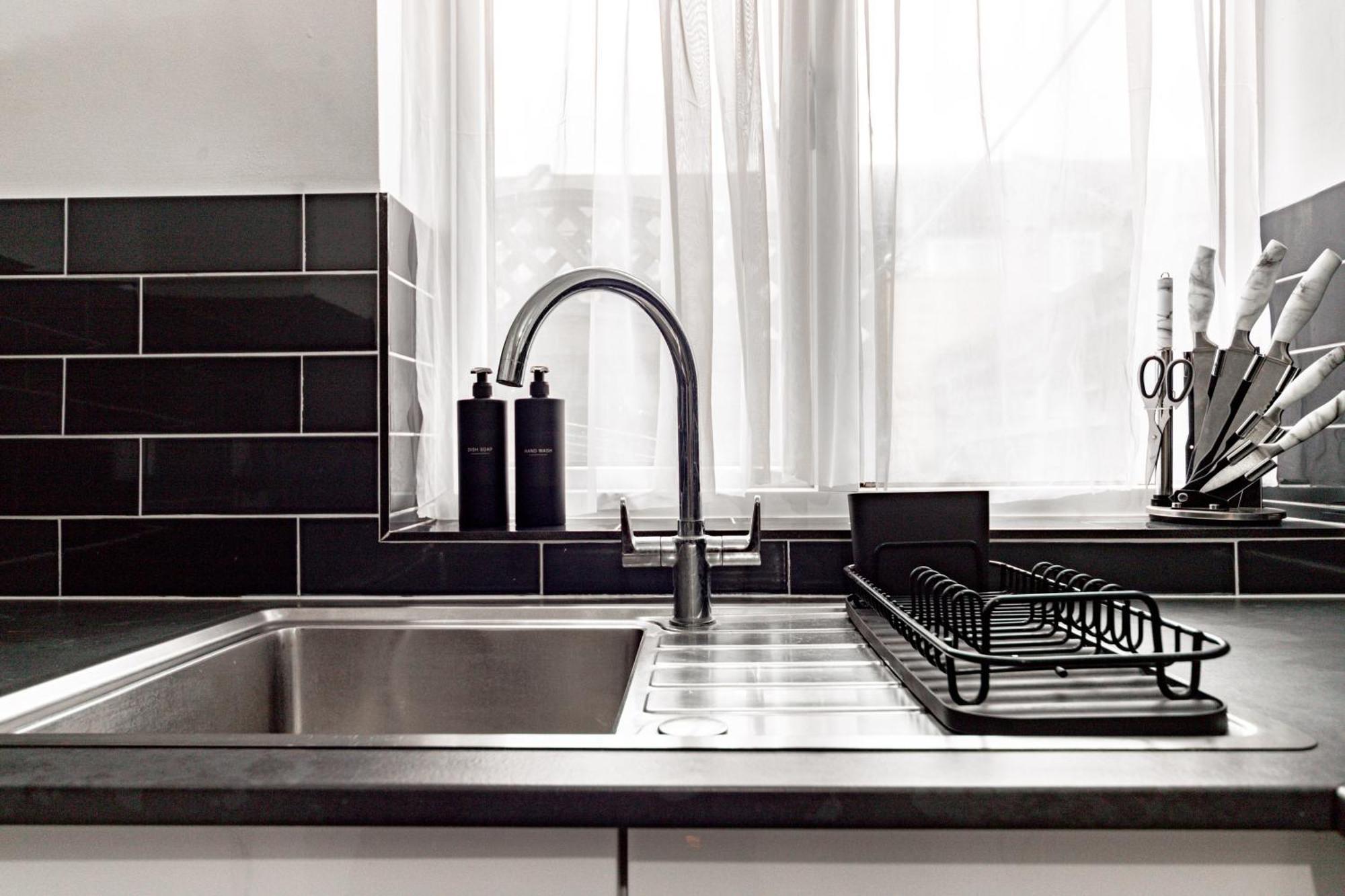 Apartment Excel Airport King Beds Garden London