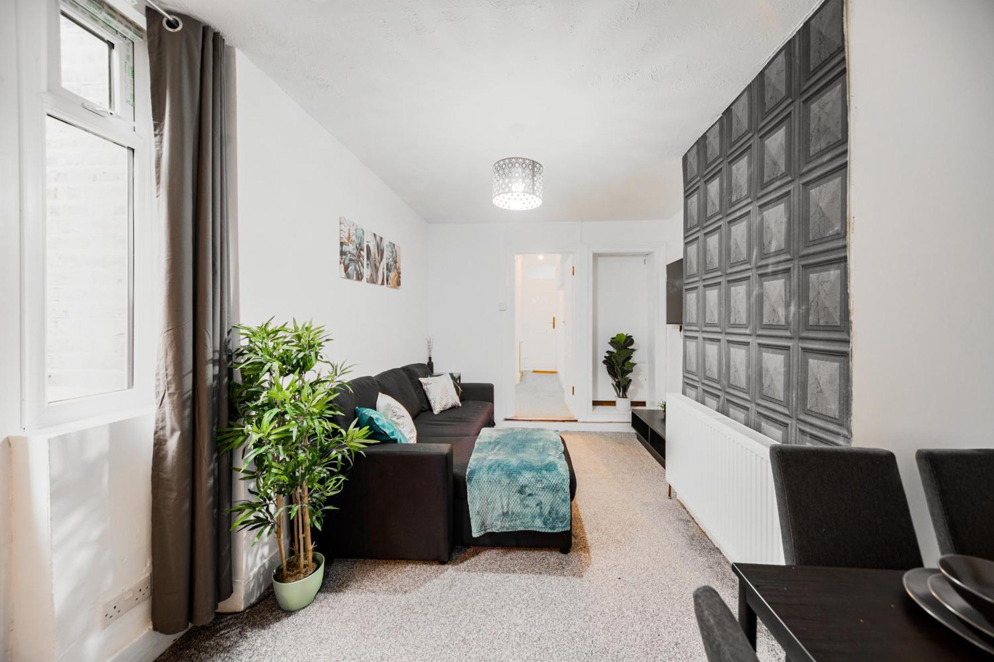 Apartment Excel Airport King Beds Garden