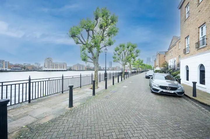 Leilighet Gated Riverside Se16 With Parking Pass The Keys London