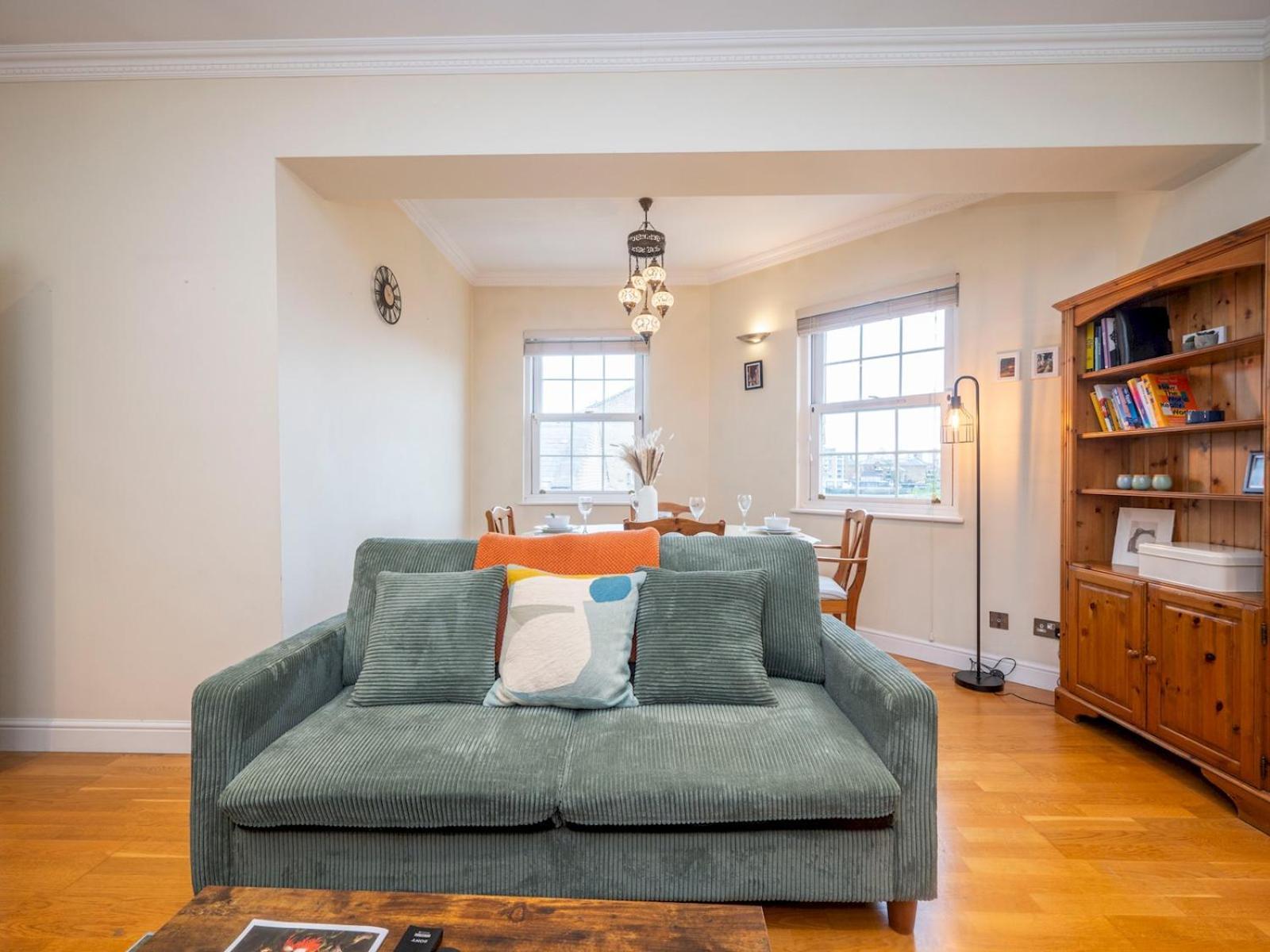 Gated Riverside Se16 With Parking Pass The Keys Londen