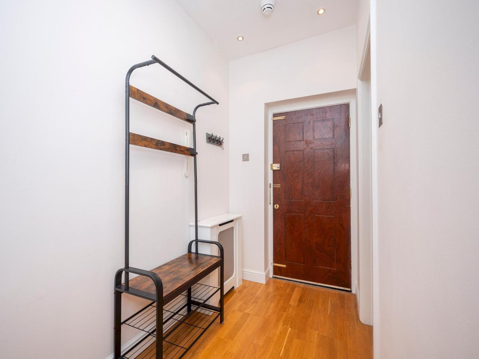 Leilighet Gated Riverside Se16 With Parking Pass The Keys London