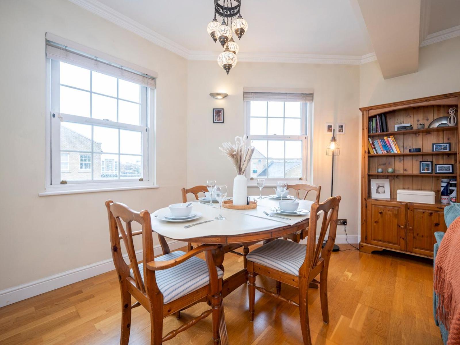 Leilighet Gated Riverside Se16 With Parking Pass The Keys