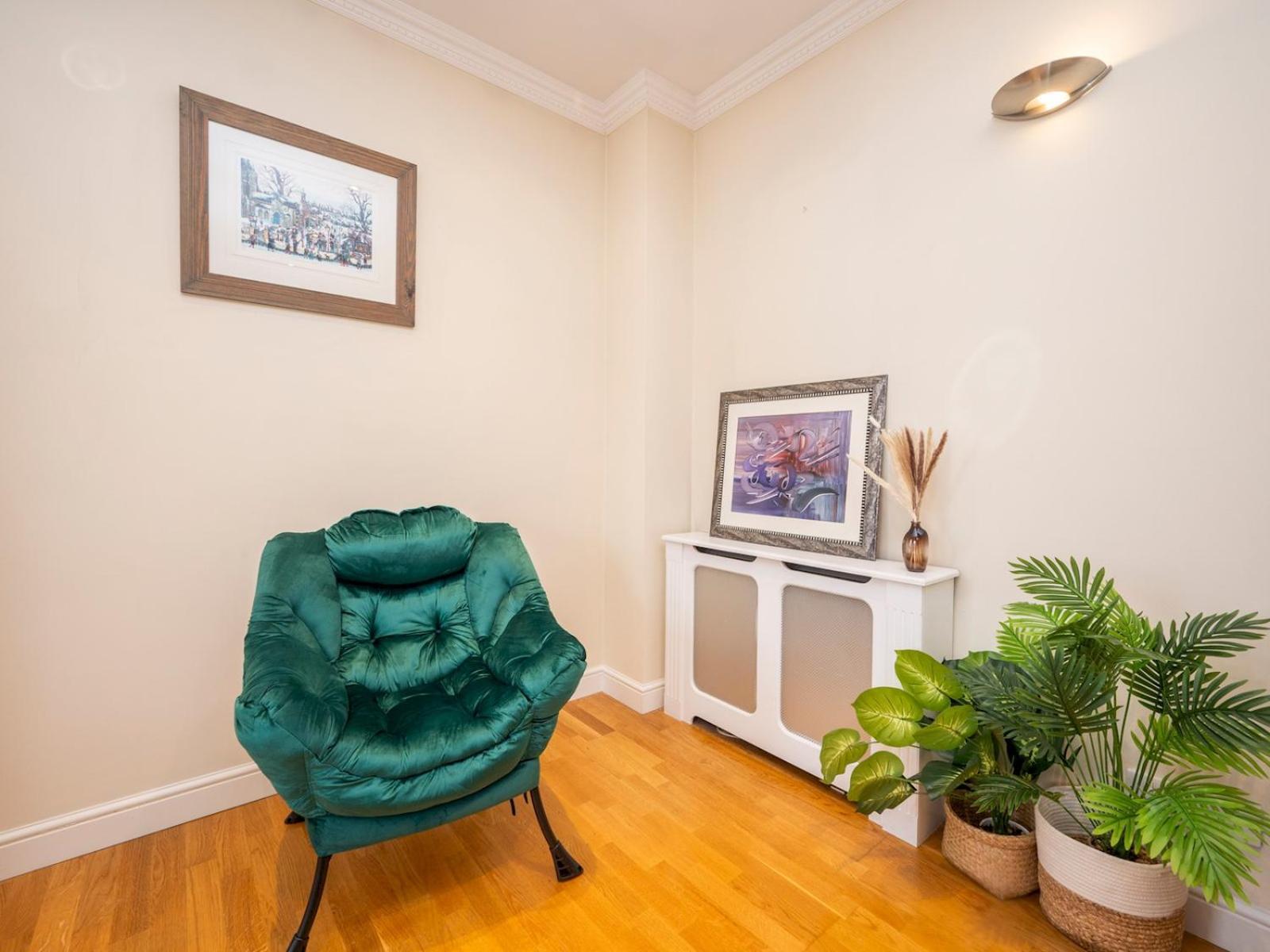 Leilighet Gated Riverside Se16 With Parking Pass The Keys