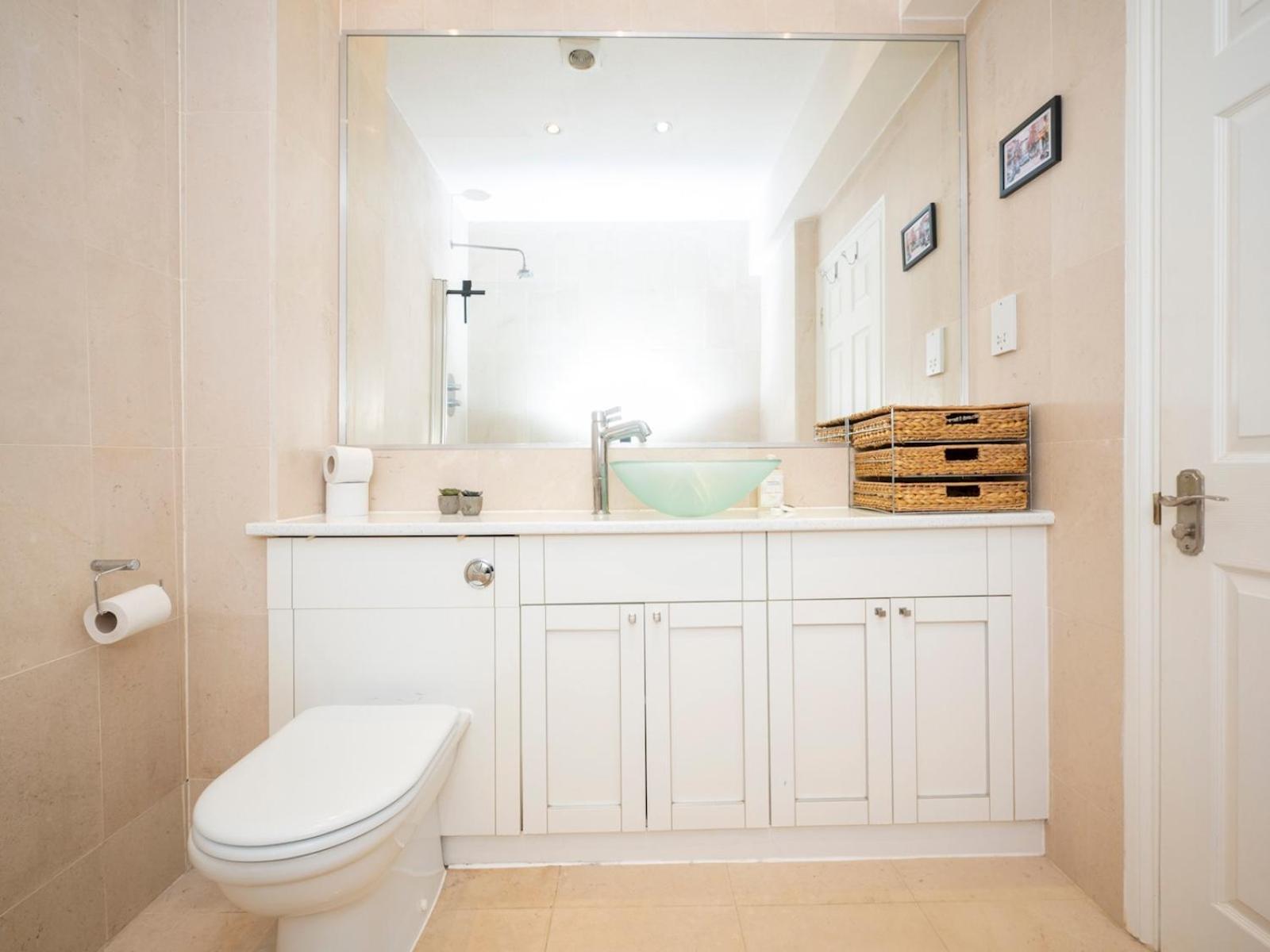 Leilighet Gated Riverside Se16 With Parking Pass The Keys *