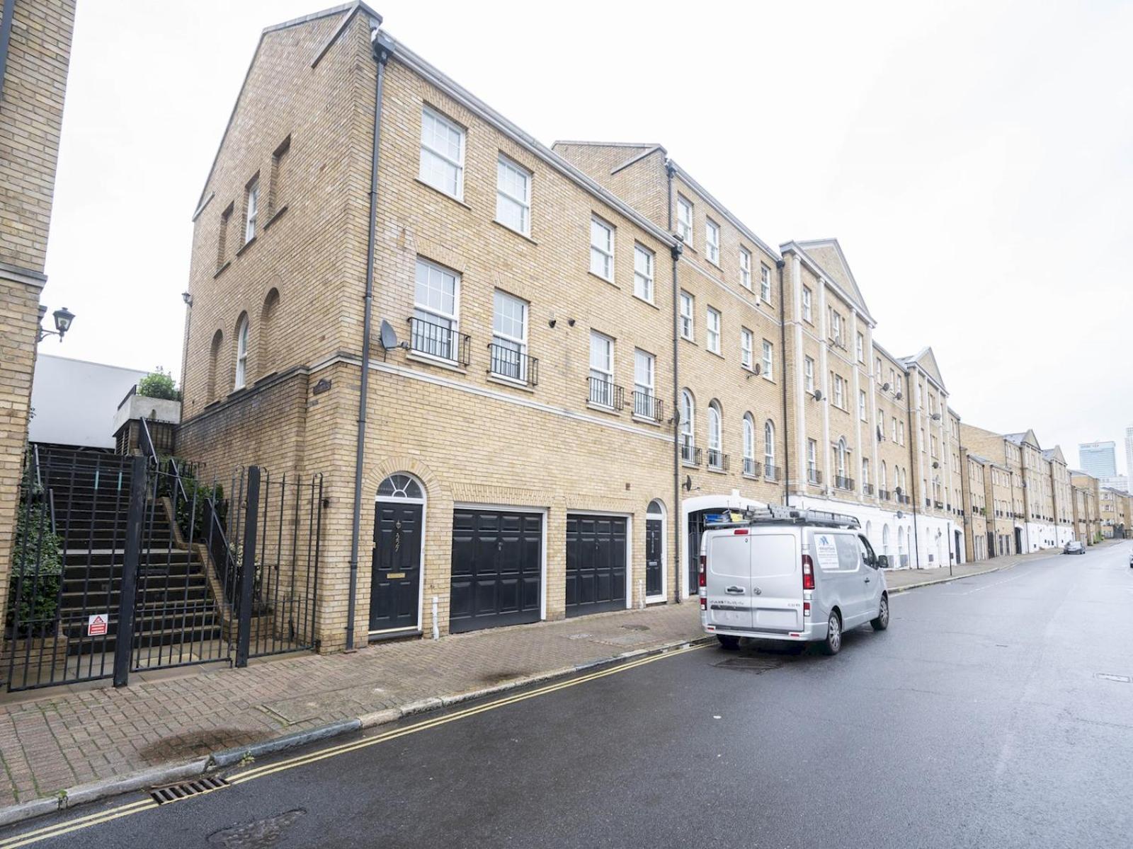 Leilighet Gated Riverside Se16 With Parking Pass The Keys London