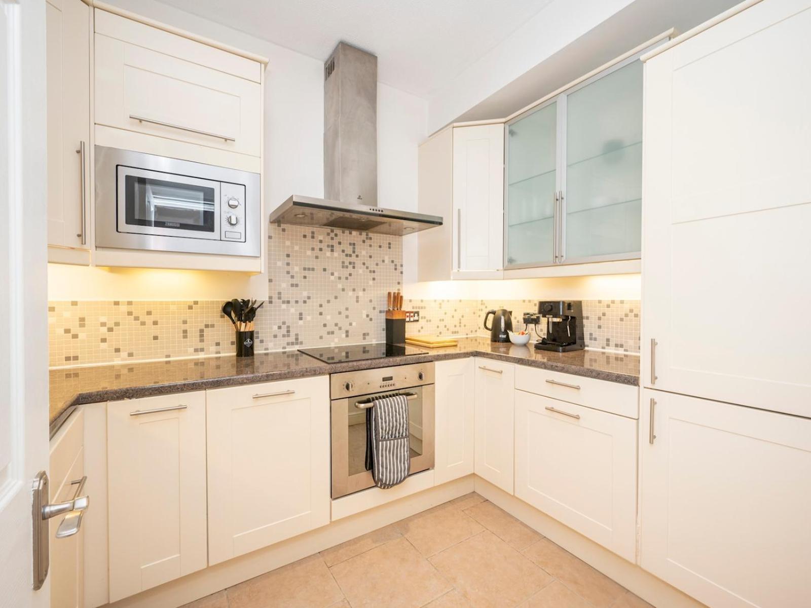 Leilighet Gated Riverside Se16 With Parking Pass The Keys