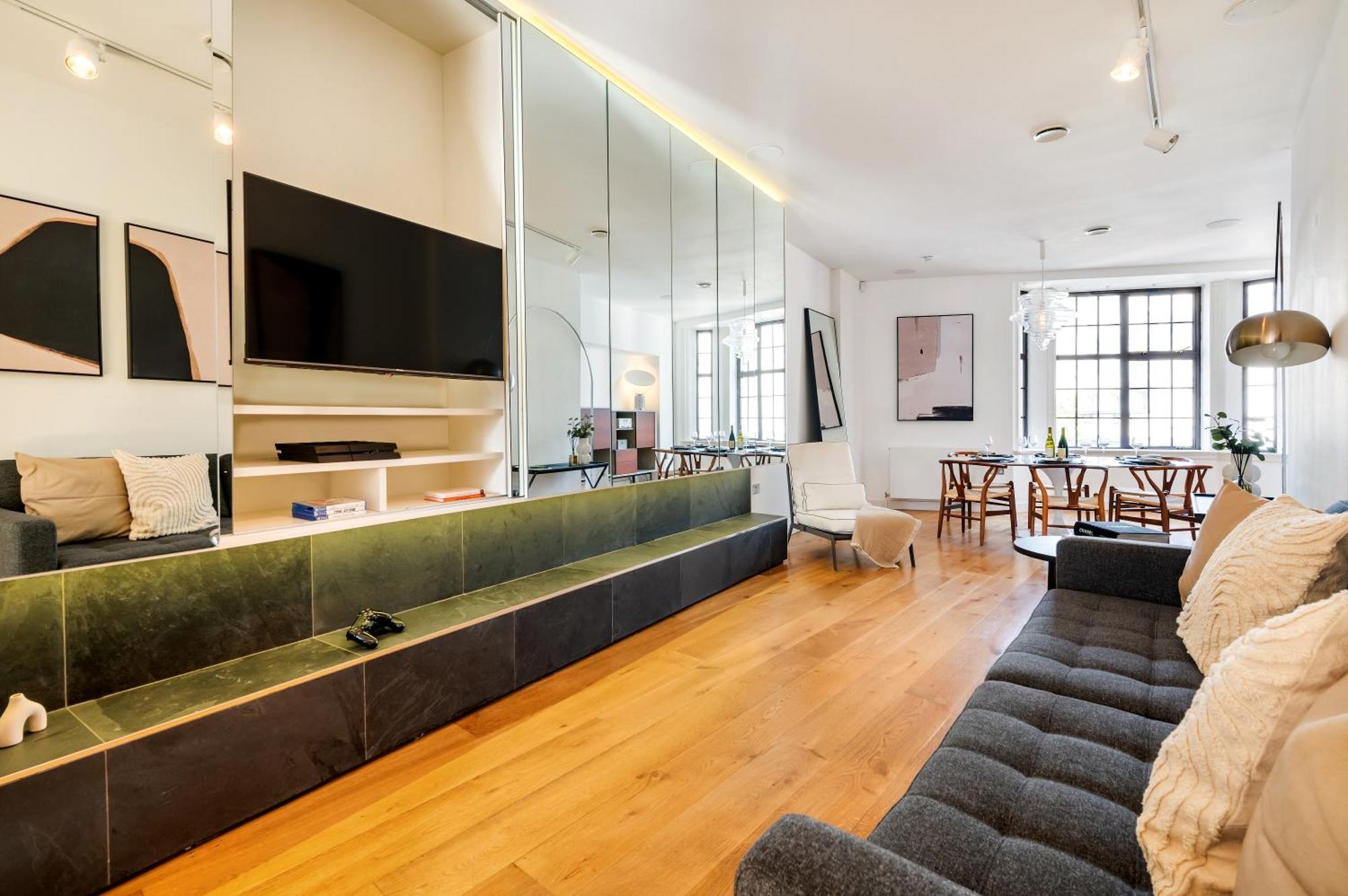 Luxury Aircon 3 Bedr, 4 Beds, 2 Bath Trafalgar Sq Lejlighed