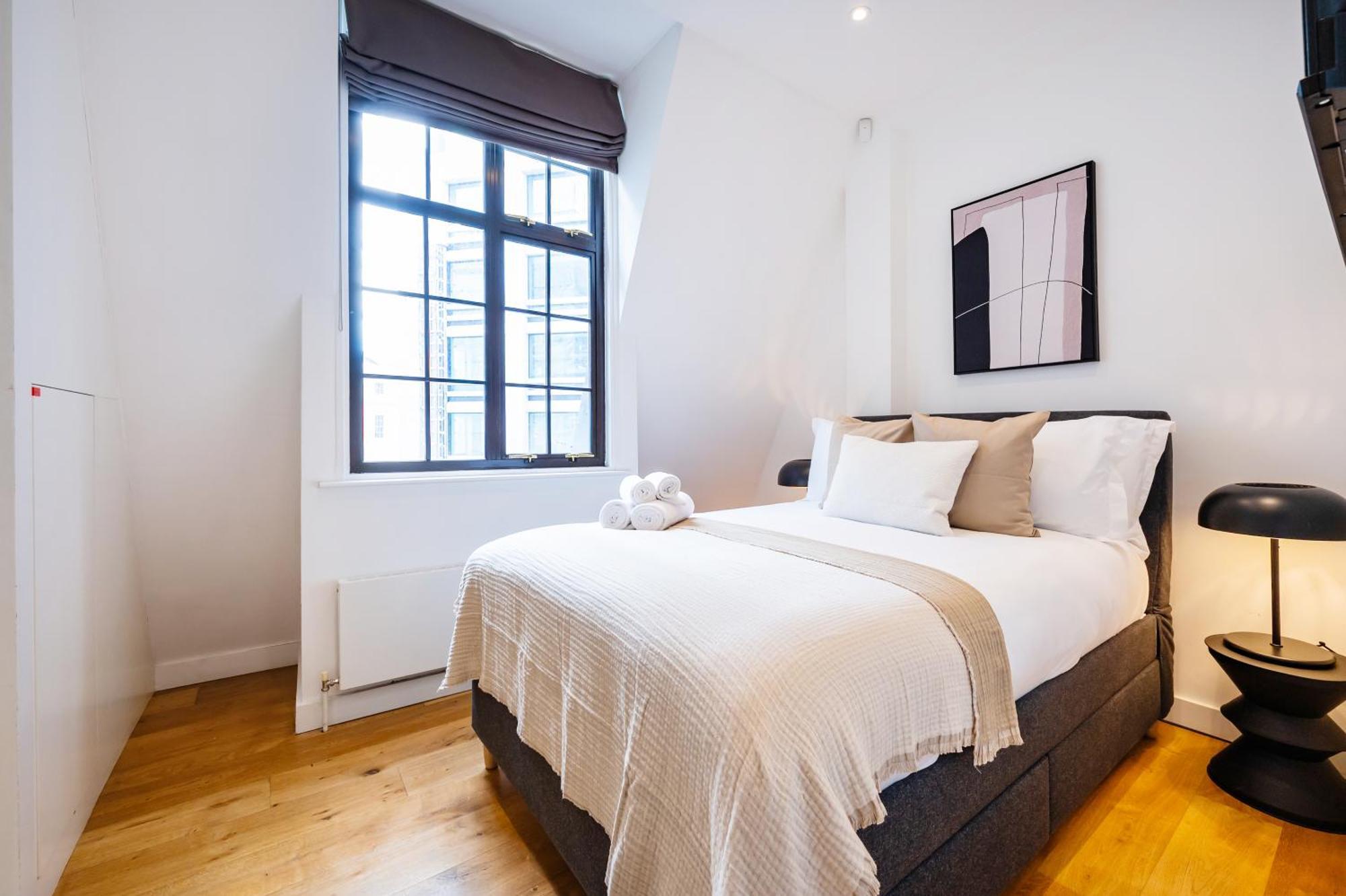 Luxury Aircon 3 Bedr, 4 Beds, 2 Bath Trafalgar Sq Lejlighed