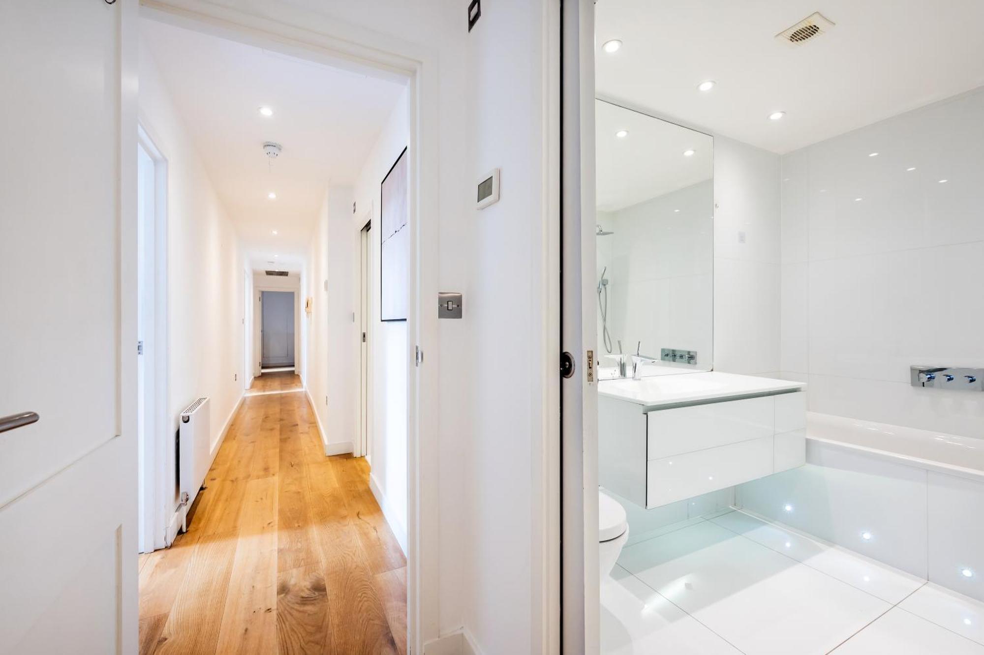 Lejlighed Luxury Aircon 3 Bedr, 4 Beds, 2 Bath Trafalgar Sq