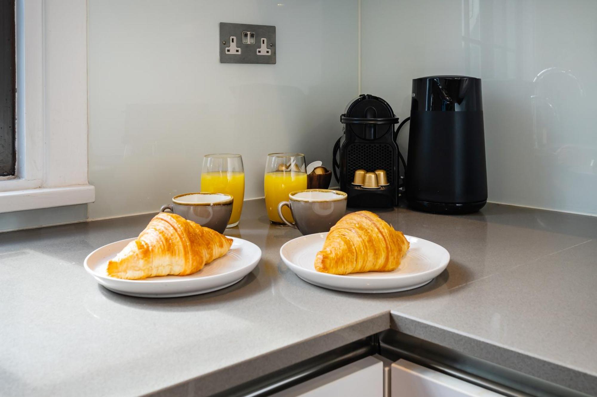 Luxury Aircon 3 Bedr, 4 Beds, 2 Bath Trafalgar Sq Lejlighed London