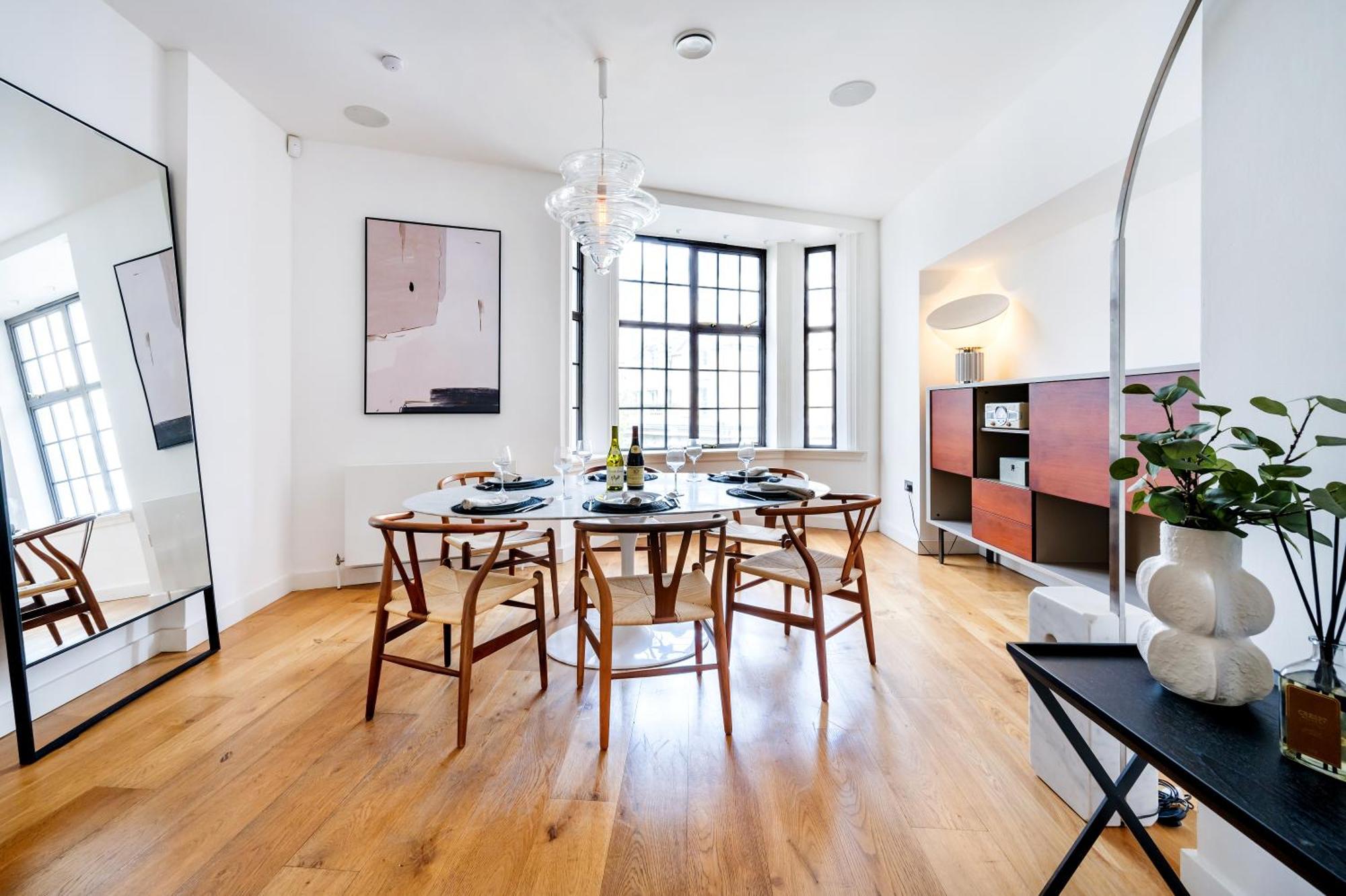 Lejlighed Luxury Aircon 3 Bedr, 4 Beds, 2 Bath Trafalgar Sq