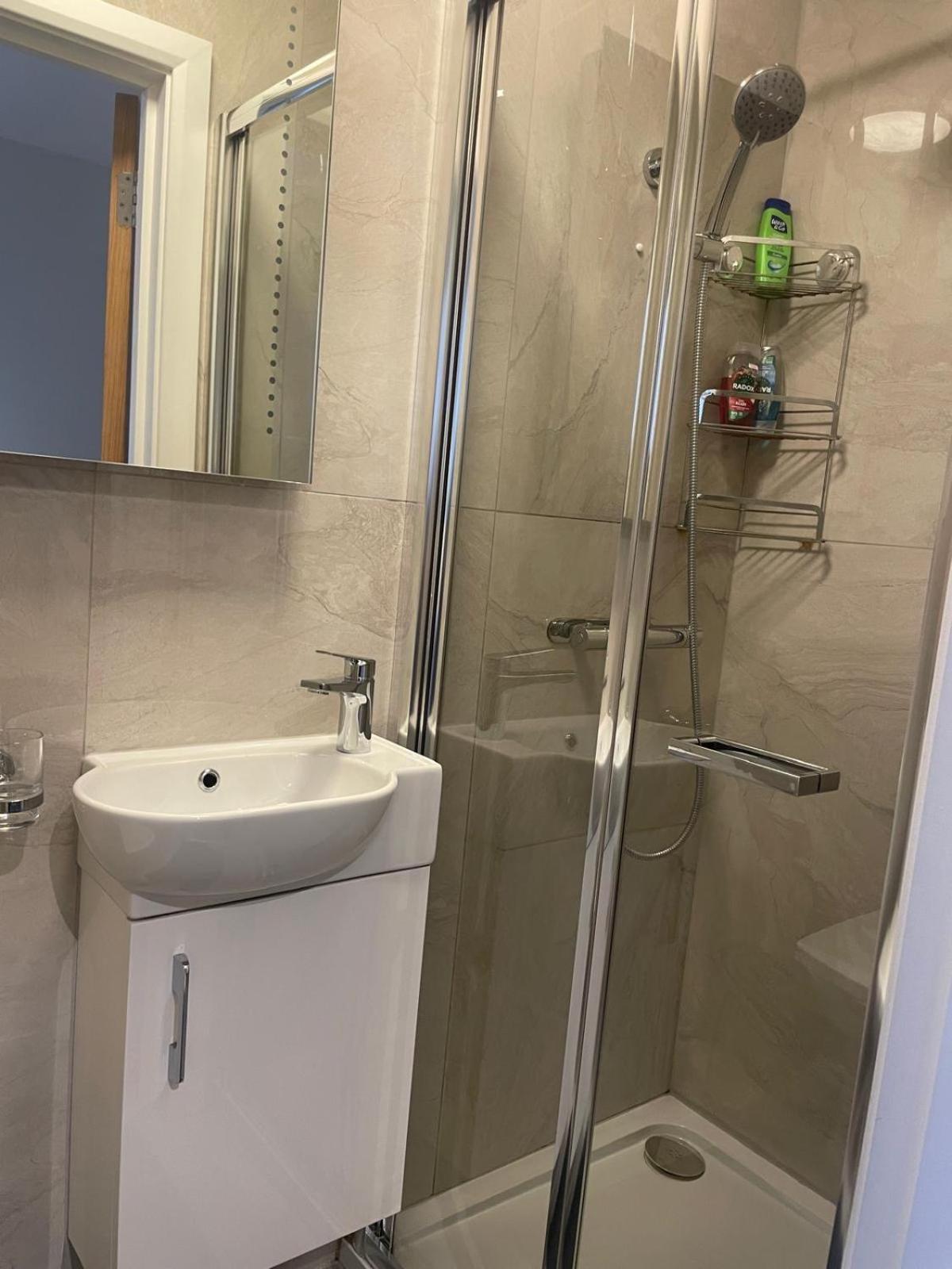 Gasthuis Grays Road - 1 *