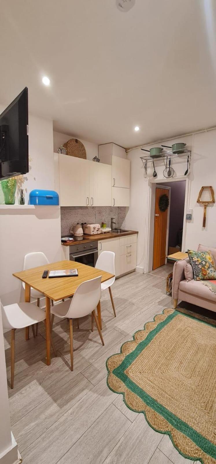 Holiday home Claremont - London