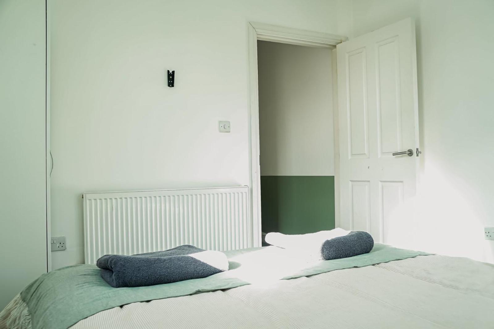 Modern Cosy 2 Bedroom House In Tooting Appartamento *