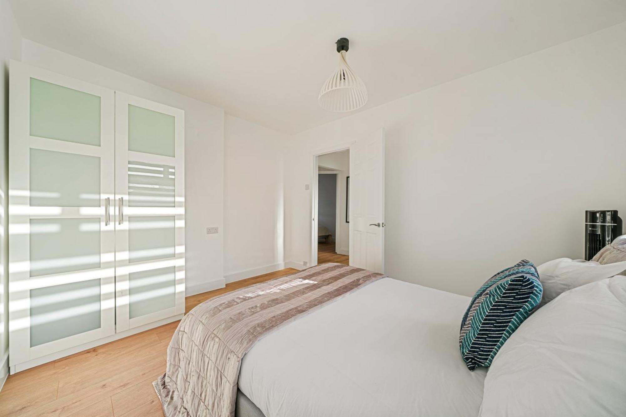2 Bed Luxury Parking And Garden - Close To Heathrow * Londra