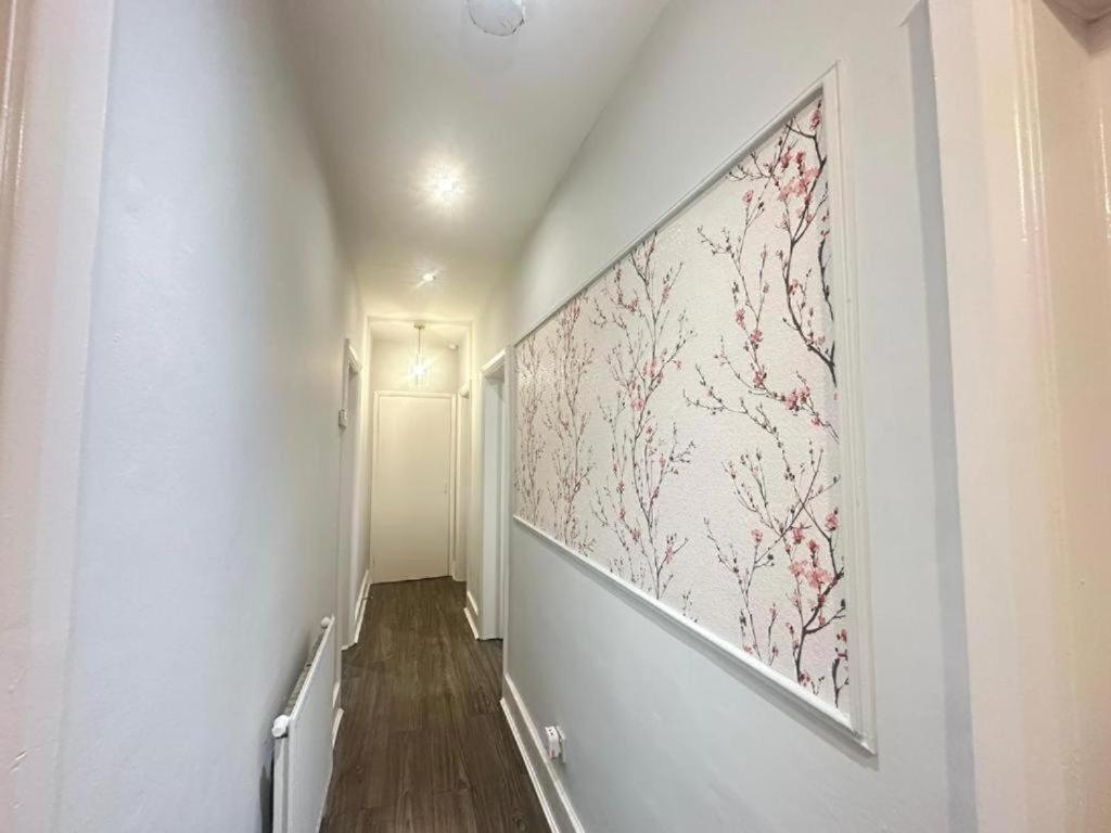 Three Bedroom Near Eye Leilighet London