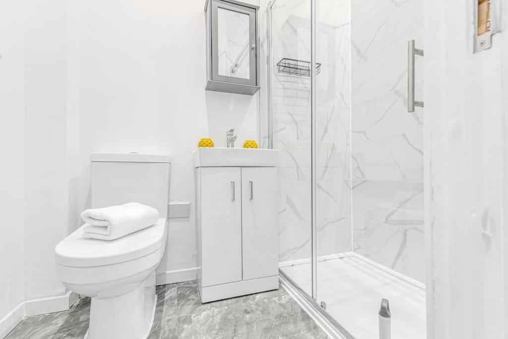Lux Kensington 2br With Ac - Sleeps Up To 9 Appartement Londen