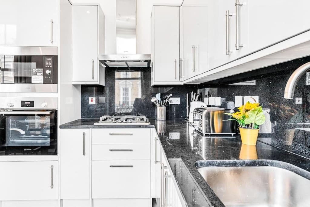 Lux Kensington 2br With Ac - Sleeps Up To 9 Appartement Londen