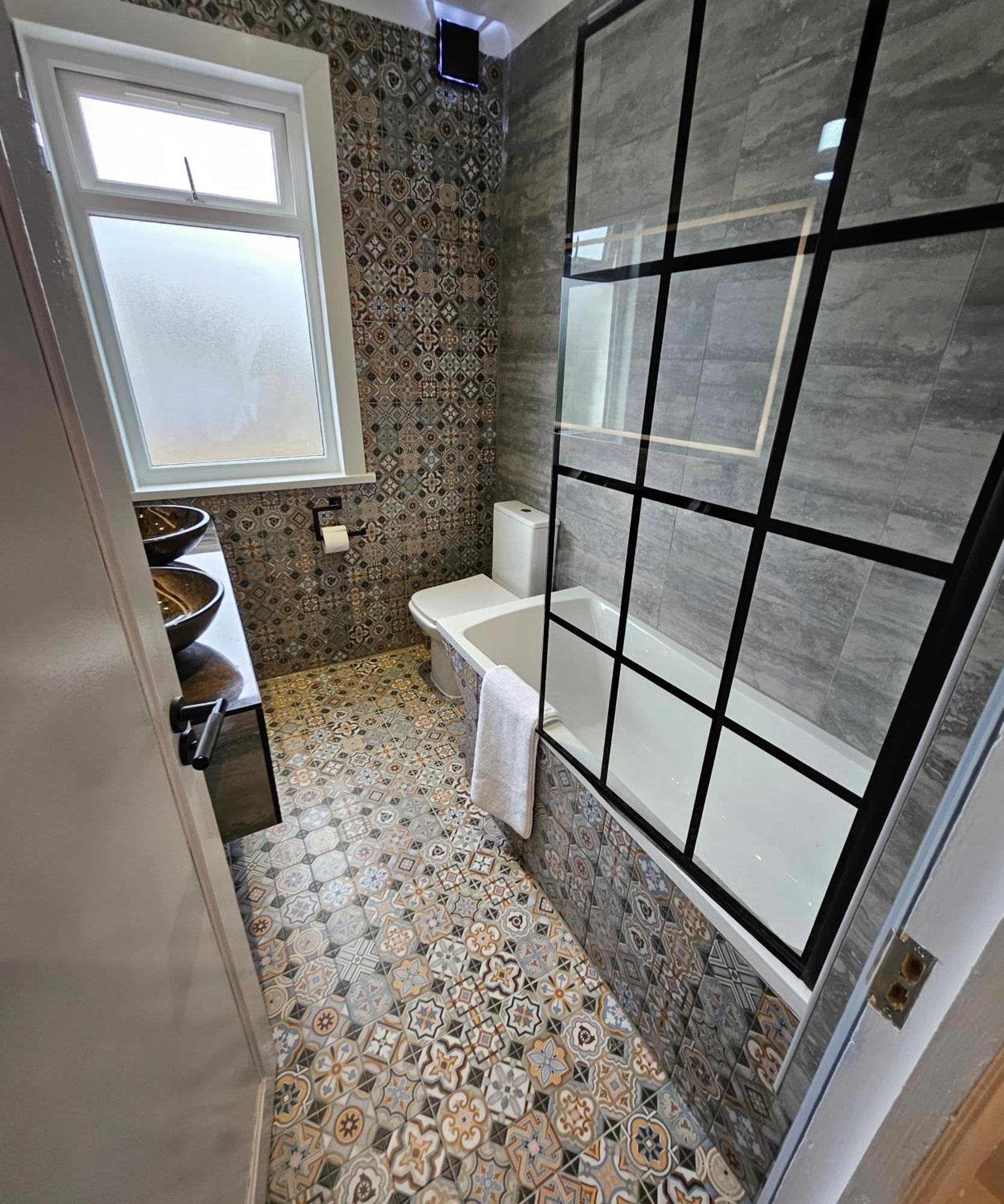 Wembley Lovely 6 Bed House Sleeps Up To 14 Vakantiehuis *