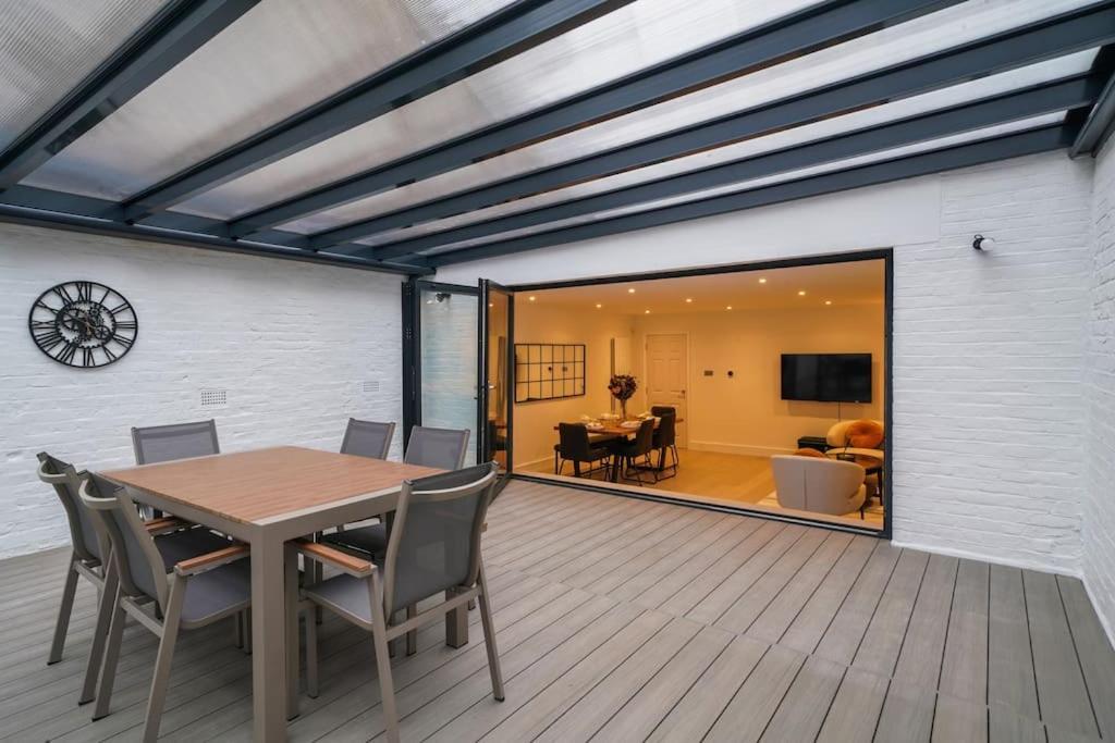 Spacious 3-bed Split Level Flat On Portobello Road Lejlighed *
