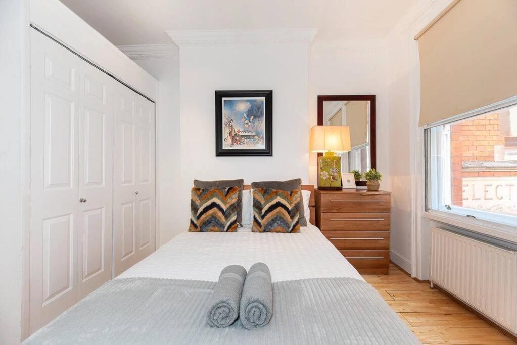 Discover 2 Bedroom In Kensington Lejlighed London