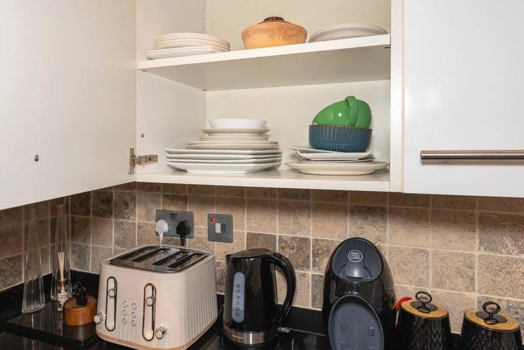 Discover 2 Bedroom In Kensington Lägenhet
