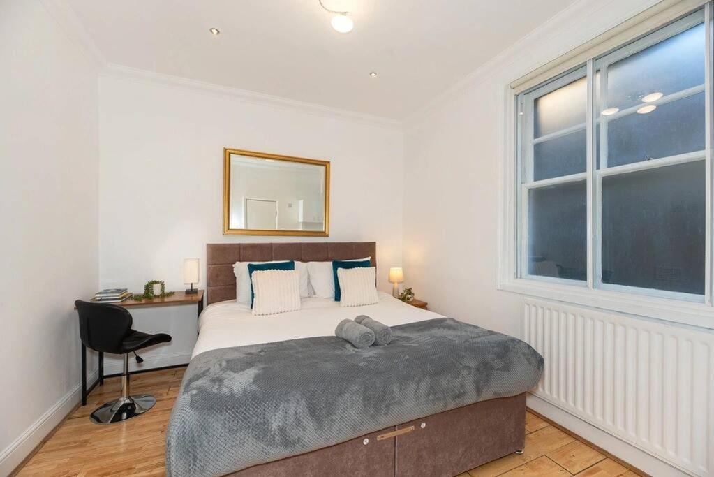 Discover 2 Bedroom In Kensington Lägenhet