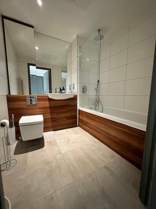 Modern Islington 1br Flat On Regent's Canal Leilighet *