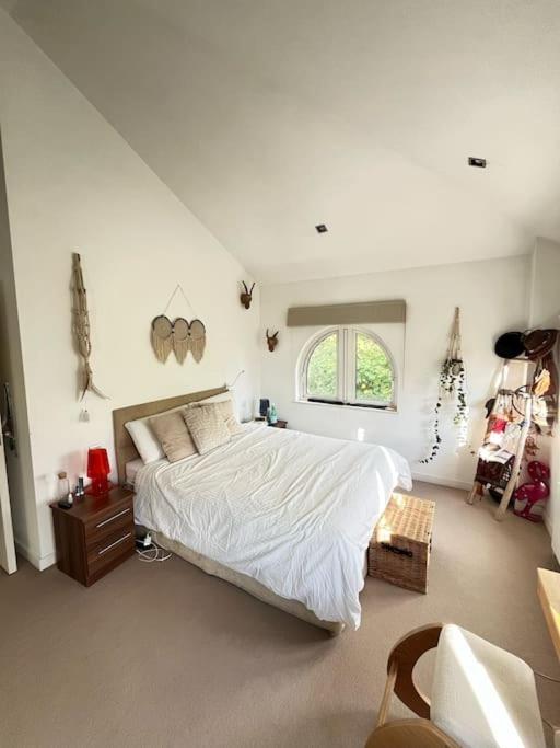 Charming Canal-side Flat Near Iconic Portobello Rd Lejlighed *