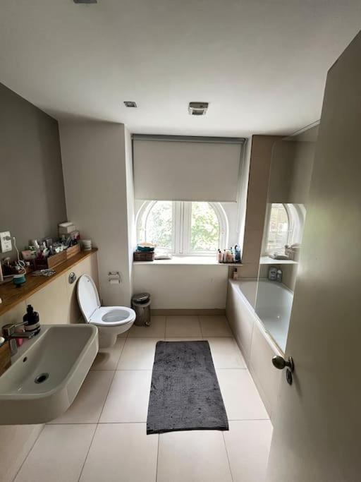 Lejlighed Charming Canal-side Flat Near Iconic Portobello Rd London