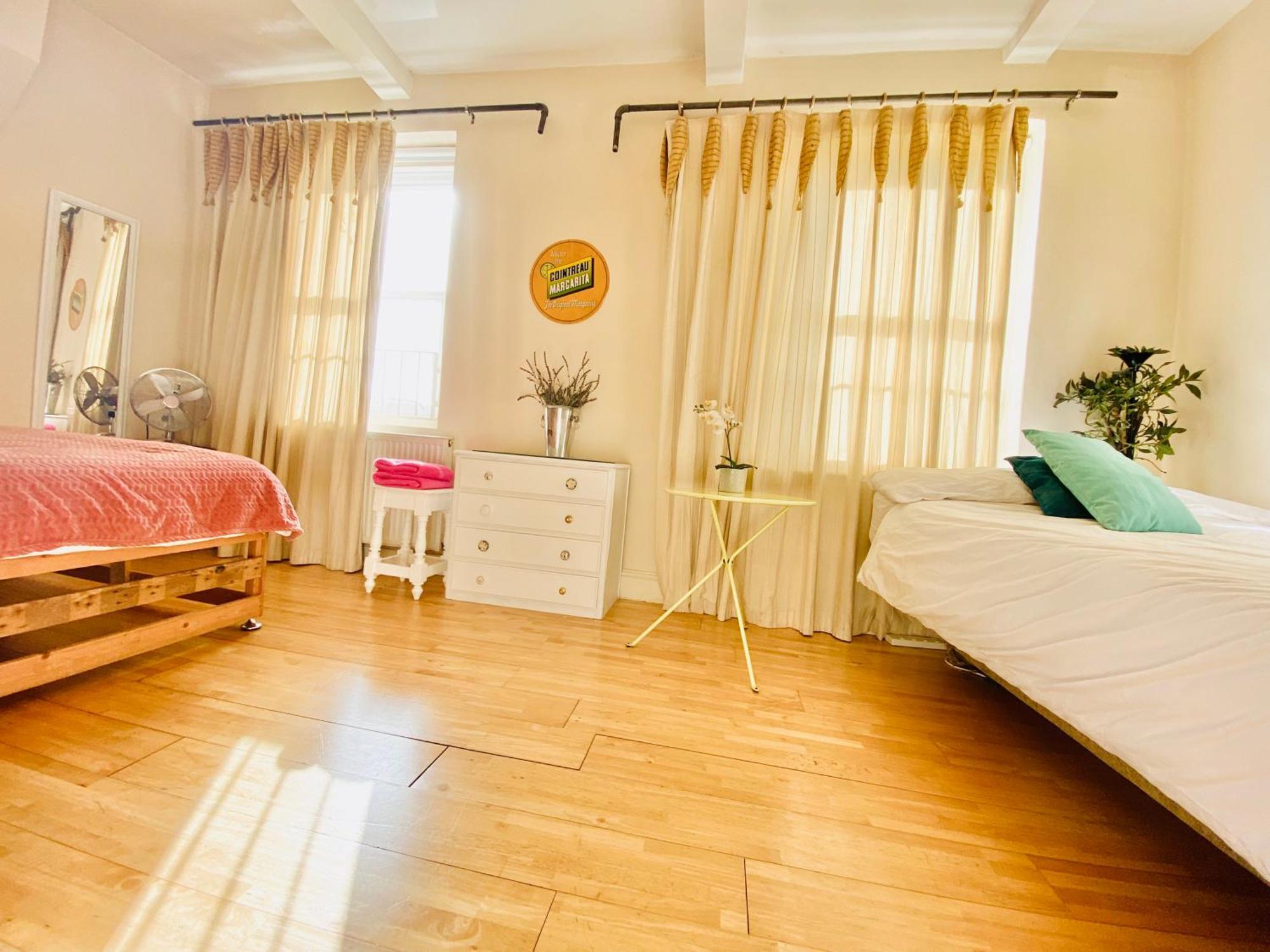 London's East End 2 Bedroom Appartamento